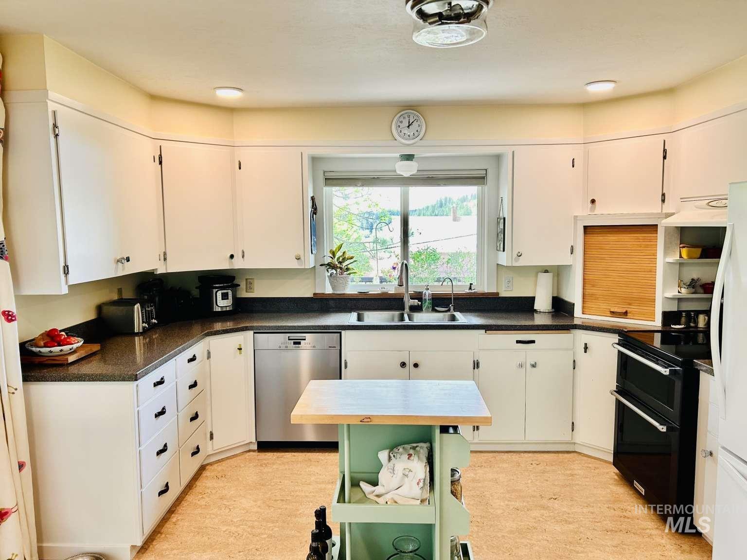 105 N Pine St, Troy, Idaho 83871, 3 Bedrooms, 2 Bathrooms, Residential For Sale, Price $419,000,MLS 98998975