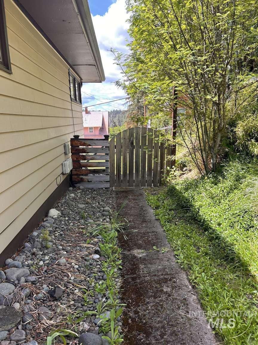 105 N Pine St, Troy, Idaho 83871, 3 Bedrooms, 2 Bathrooms, Residential For Sale, Price $419,000,MLS 98998975