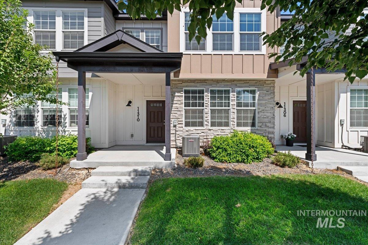 11310 W Knightsbridge Ct, Boise, Idaho 83713, 3 Bedrooms, 2.5 Bathrooms, Residential For Sale, Price $399,990,MLS 98998977