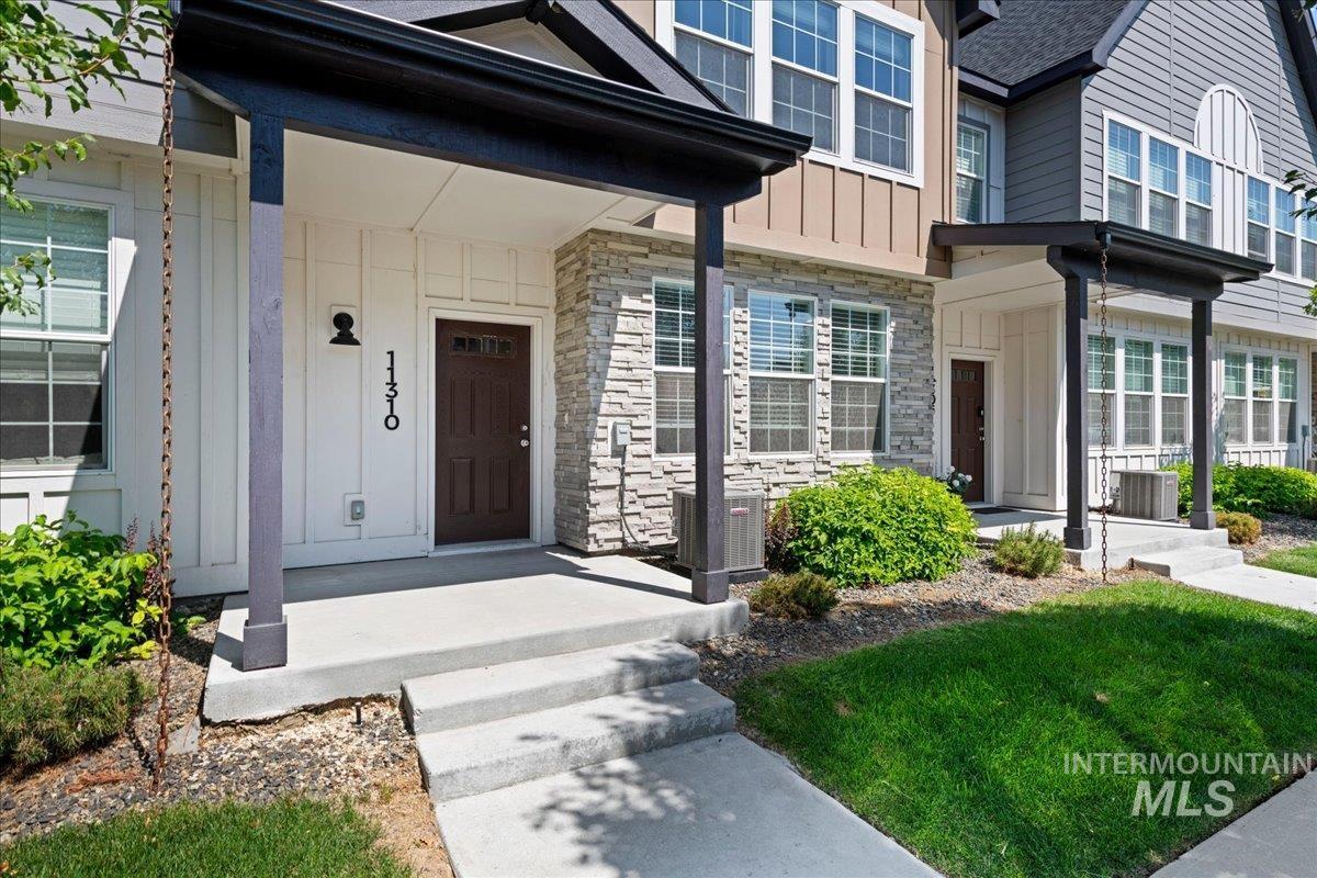 11310 W Knightsbridge Ct, Boise, Idaho 83713, 3 Bedrooms, 2.5 Bathrooms, Residential For Sale, Price $399,990,MLS 98998977