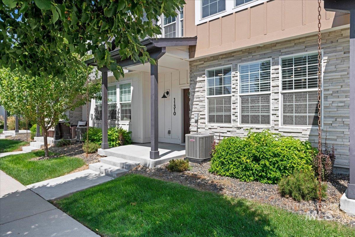 11310 W Knightsbridge Ct, Boise, Idaho 83713, 3 Bedrooms, 2.5 Bathrooms, Residential For Sale, Price $399,990,MLS 98998977