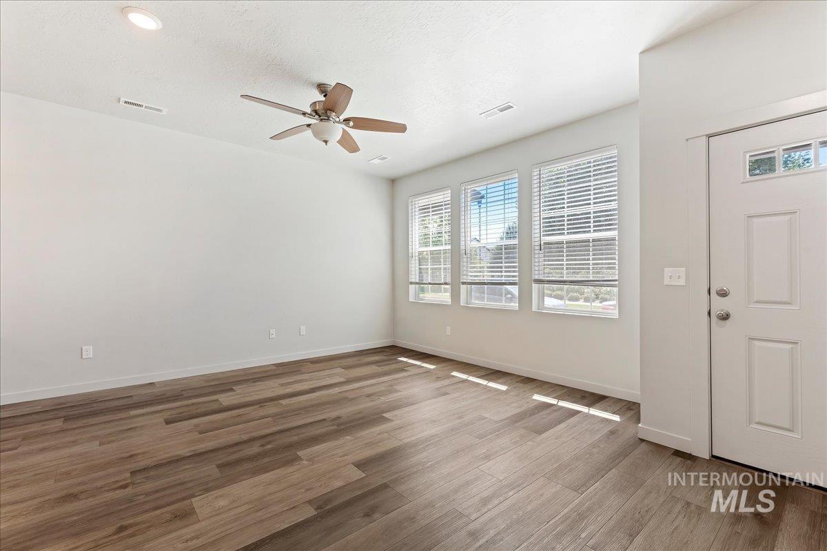 11310 W Knightsbridge Ct, Boise, Idaho 83713, 3 Bedrooms, 2.5 Bathrooms, Residential For Sale, Price $399,990,MLS 98998977