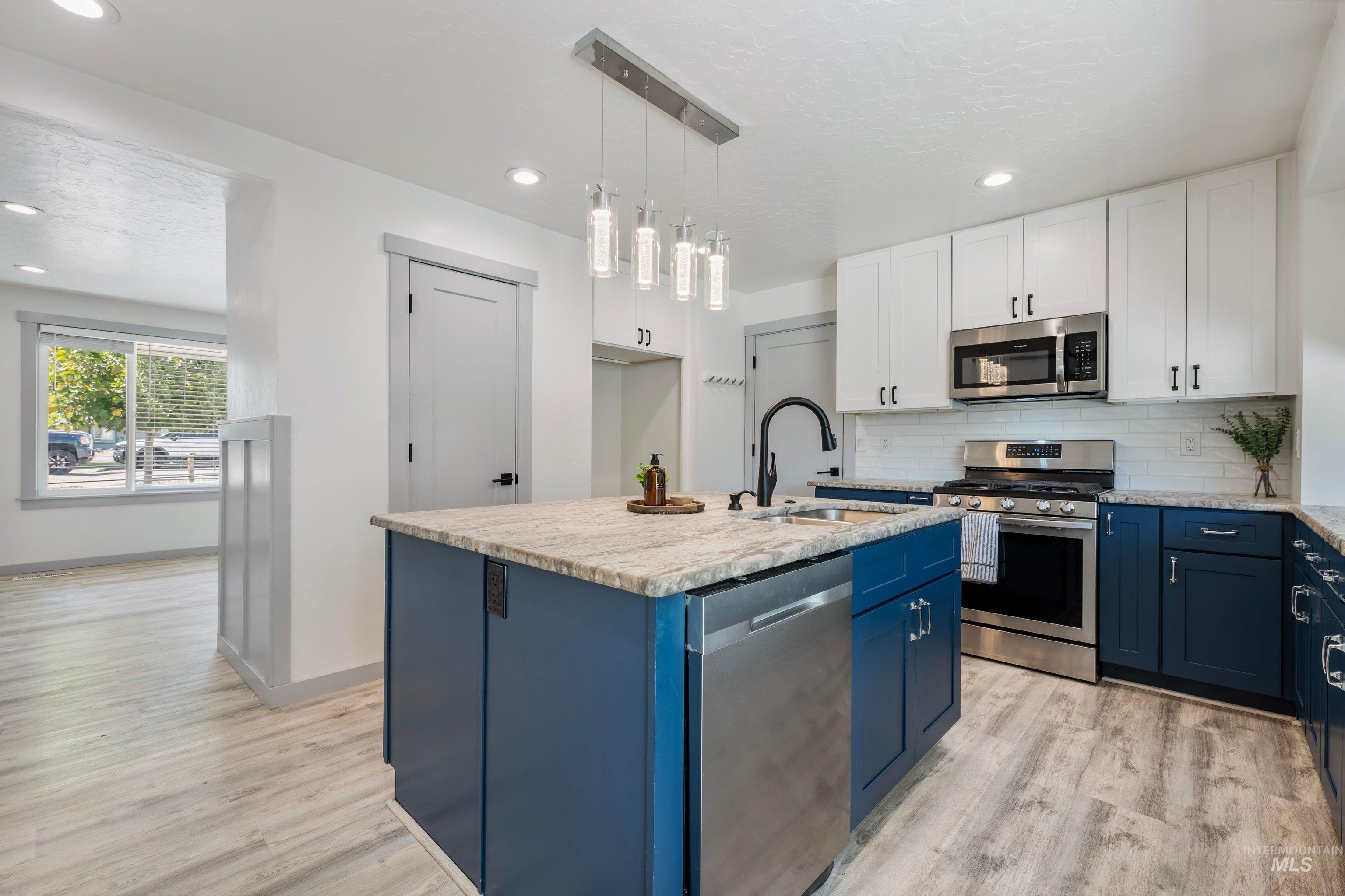 2216 Cari Cir, Caldwell, Idaho 83605, 3 Bedrooms, 2 Bathrooms, Residential For Sale, Price $524,900,MLS 98998978