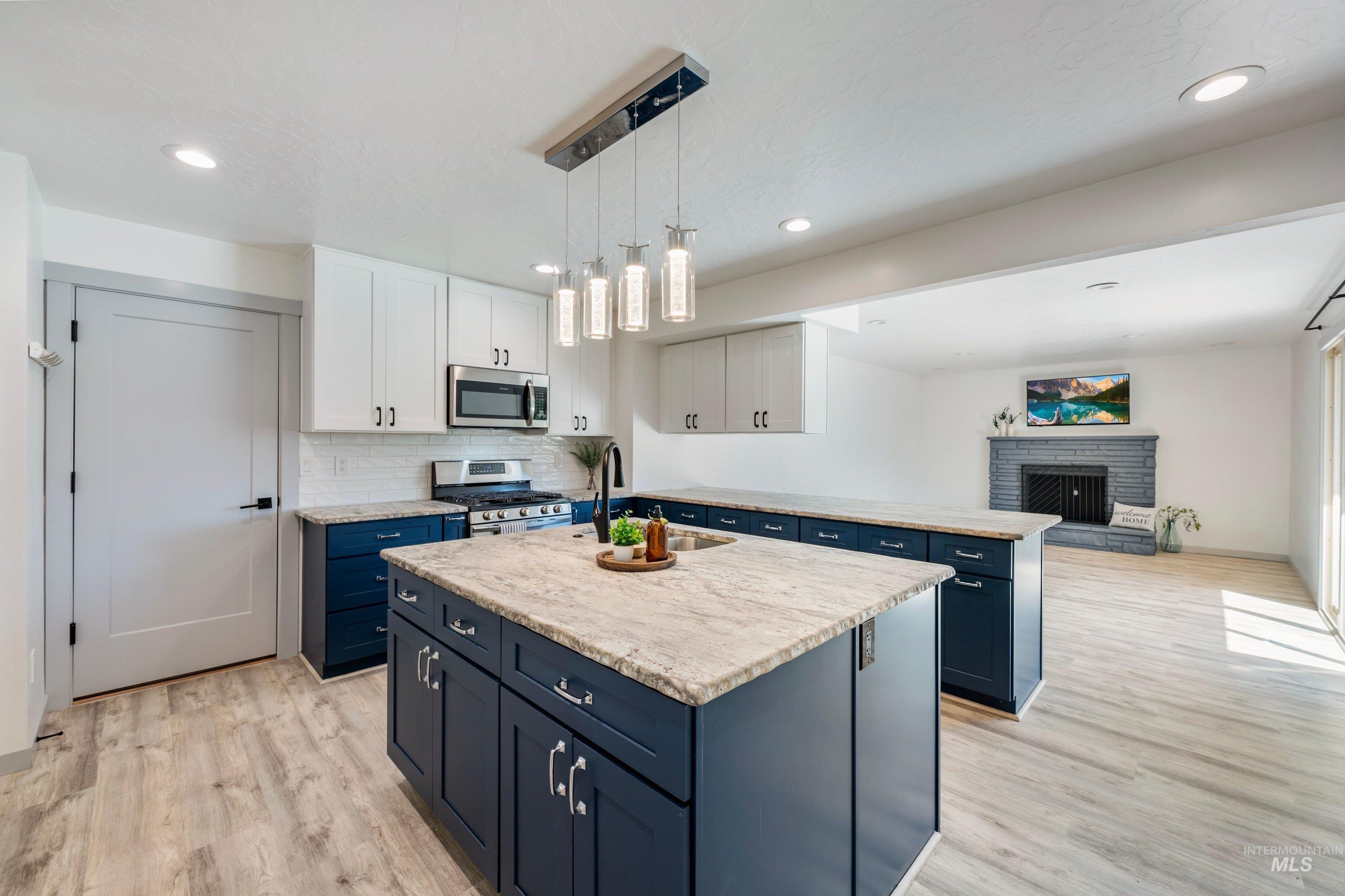 2216 Cari Cir, Caldwell, Idaho 83605, 3 Bedrooms, 2 Bathrooms, Residential For Sale, Price $524,900,MLS 98998978