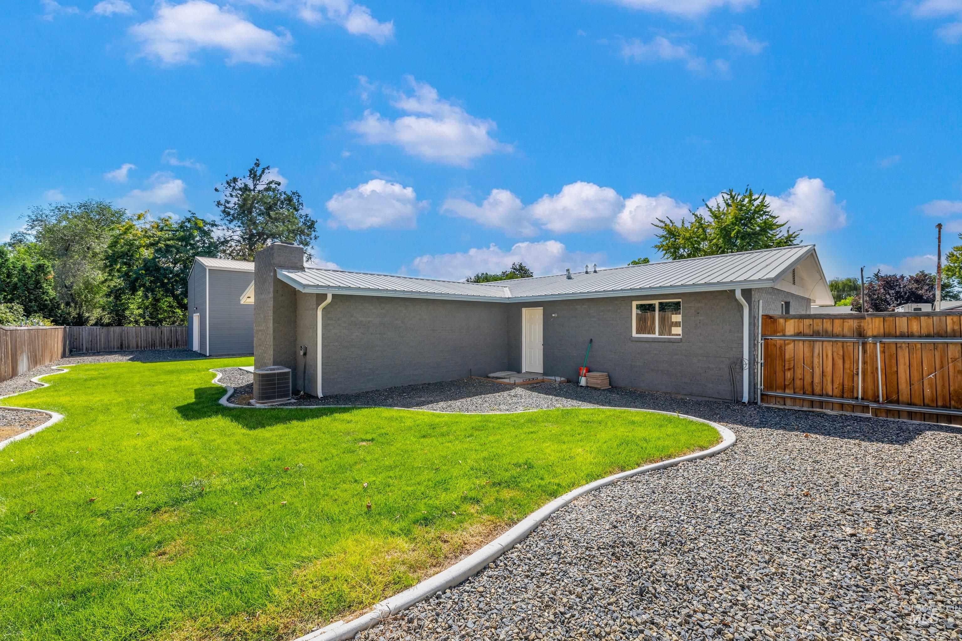 2216 Cari Cir, Caldwell, Idaho 83605, 3 Bedrooms, 2 Bathrooms, Residential For Sale, Price $524,900,MLS 98998978