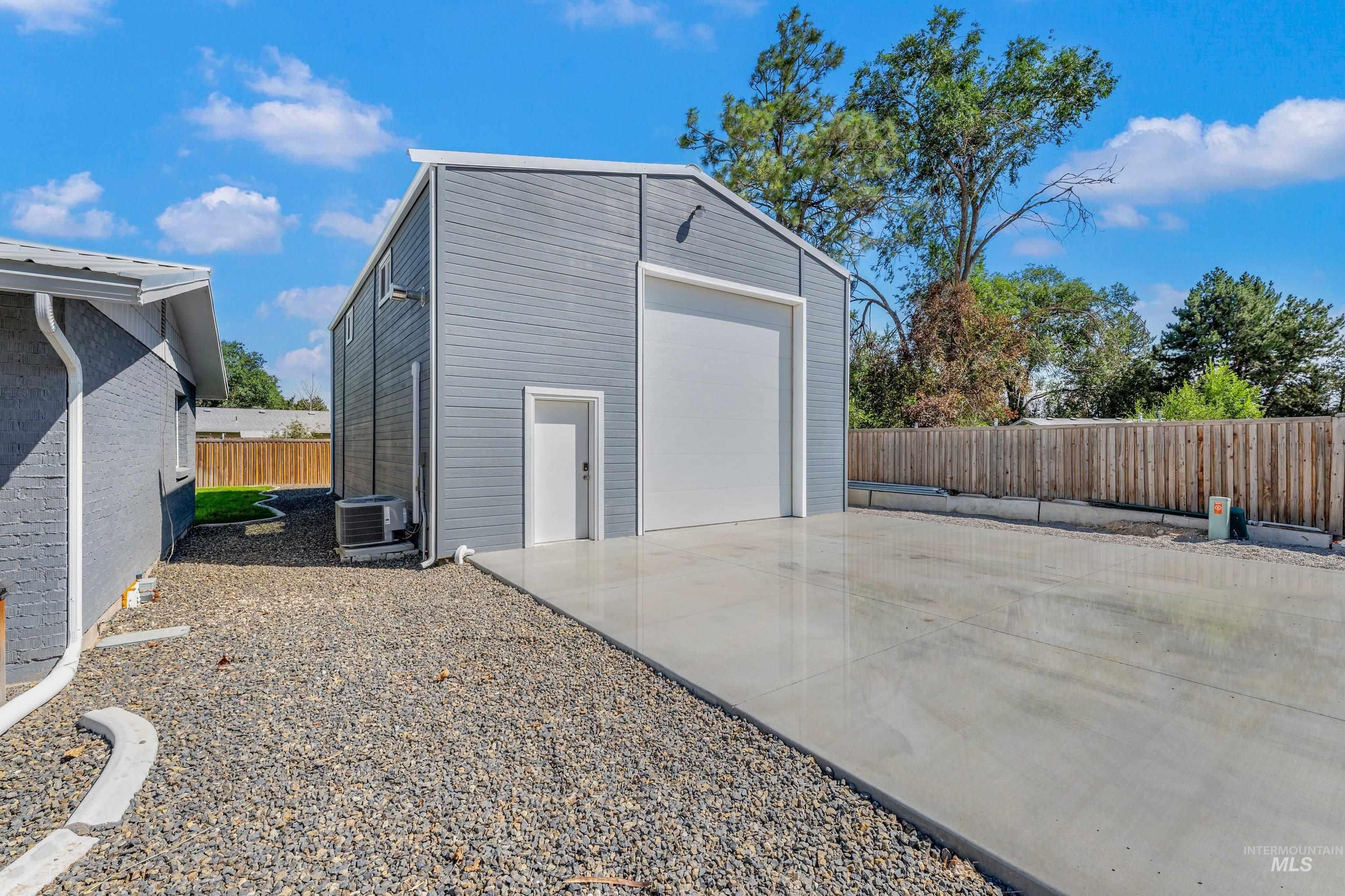 2216 Cari Cir, Caldwell, Idaho 83605, 3 Bedrooms, 2 Bathrooms, Residential For Sale, Price $524,900,MLS 98998978