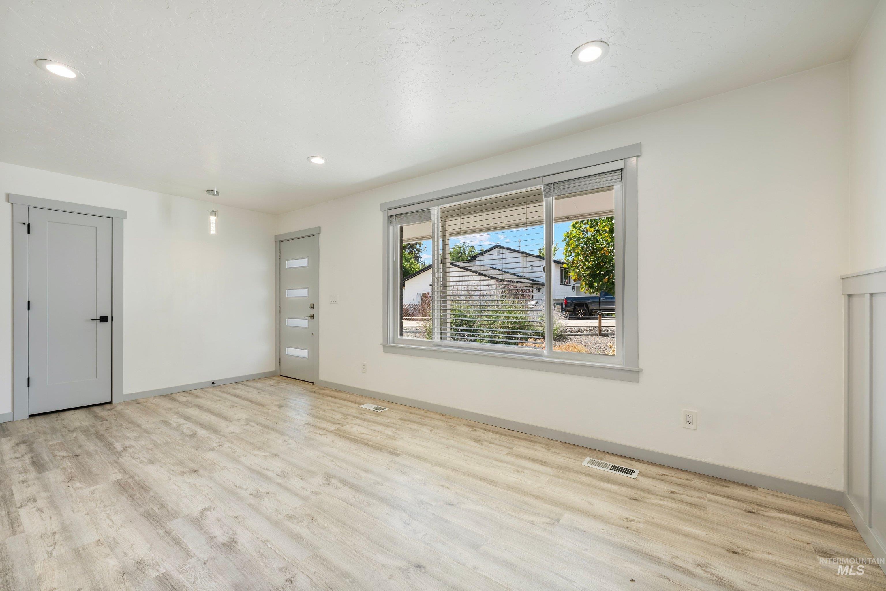2216 Cari Cir, Caldwell, Idaho 83605, 3 Bedrooms, 2 Bathrooms, Residential For Sale, Price $524,900,MLS 98998978