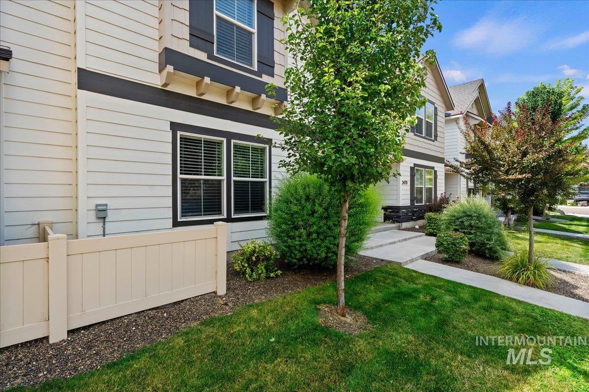 2483 E Goldstone St, Meridian, Idaho 83642, 3 Bedrooms, 2.5 Bathrooms, Residential For Sale, Price $389,990,MLS 98998979