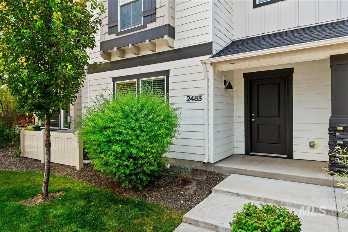 2483 E Goldstone St, Meridian, Idaho 83642, 3 Bedrooms, 2.5 Bathrooms, Residential For Sale, Price $389,990,MLS 98998979