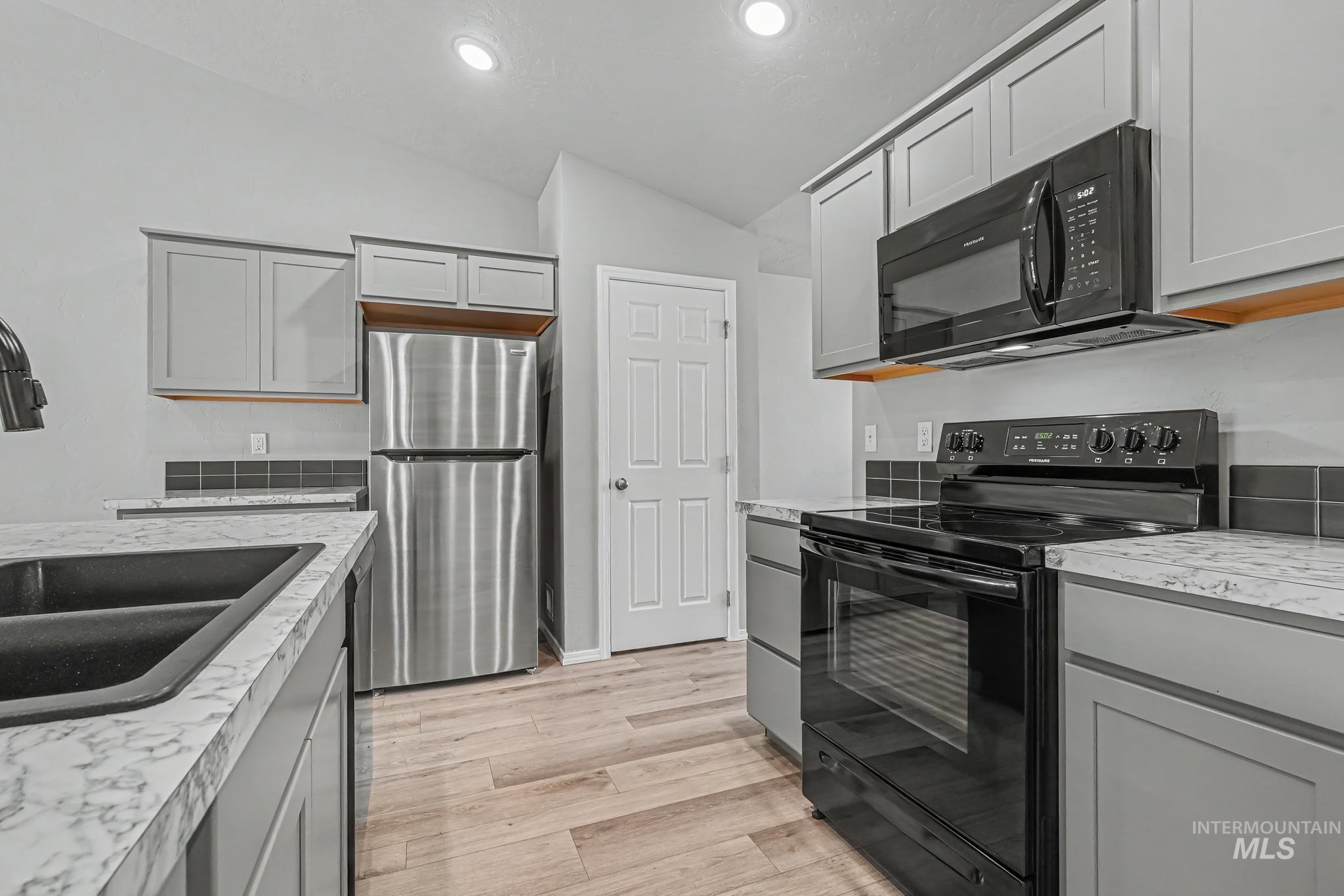 2233 W Trout Lily St, Kuna, Idaho 83634, 3 Bedrooms, 2 Bathrooms, Residential For Sale, Price $399,900,MLS 98998980