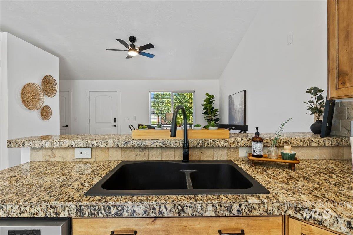 11741 W Aldershot, Boise, Idaho 83709, 3 Bedrooms, 2 Bathrooms, Residential For Sale, Price $399,000,MLS 98998981