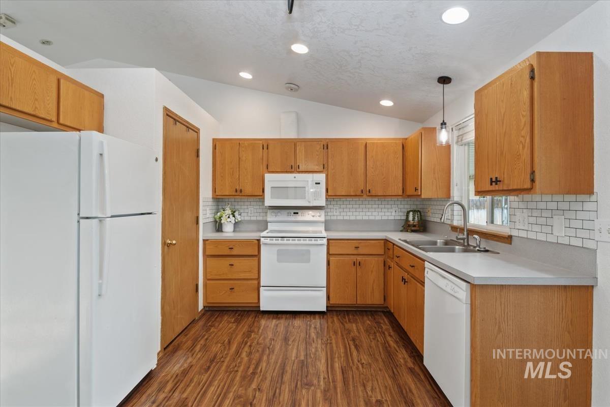 1558 N Tina Marie Ave, Meridian, Idaho 83642, 3 Bedrooms, 2 Bathrooms, Residential For Sale, Price $409,900, 98998987