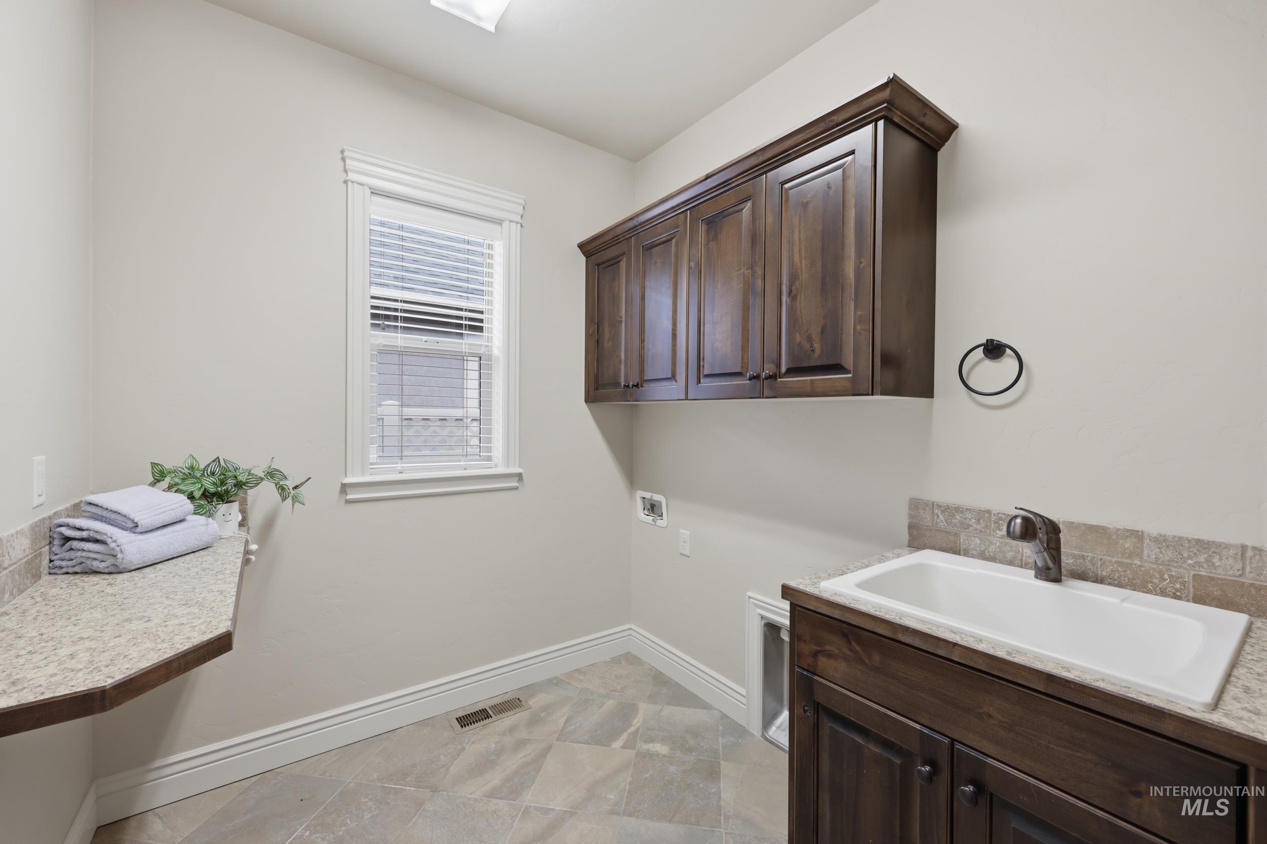 3500 W Lesina, Meridian, Idaho 83646, 3 Bedrooms, 2.5 Bathrooms, Residential For Sale, Price $645,000, 98998988