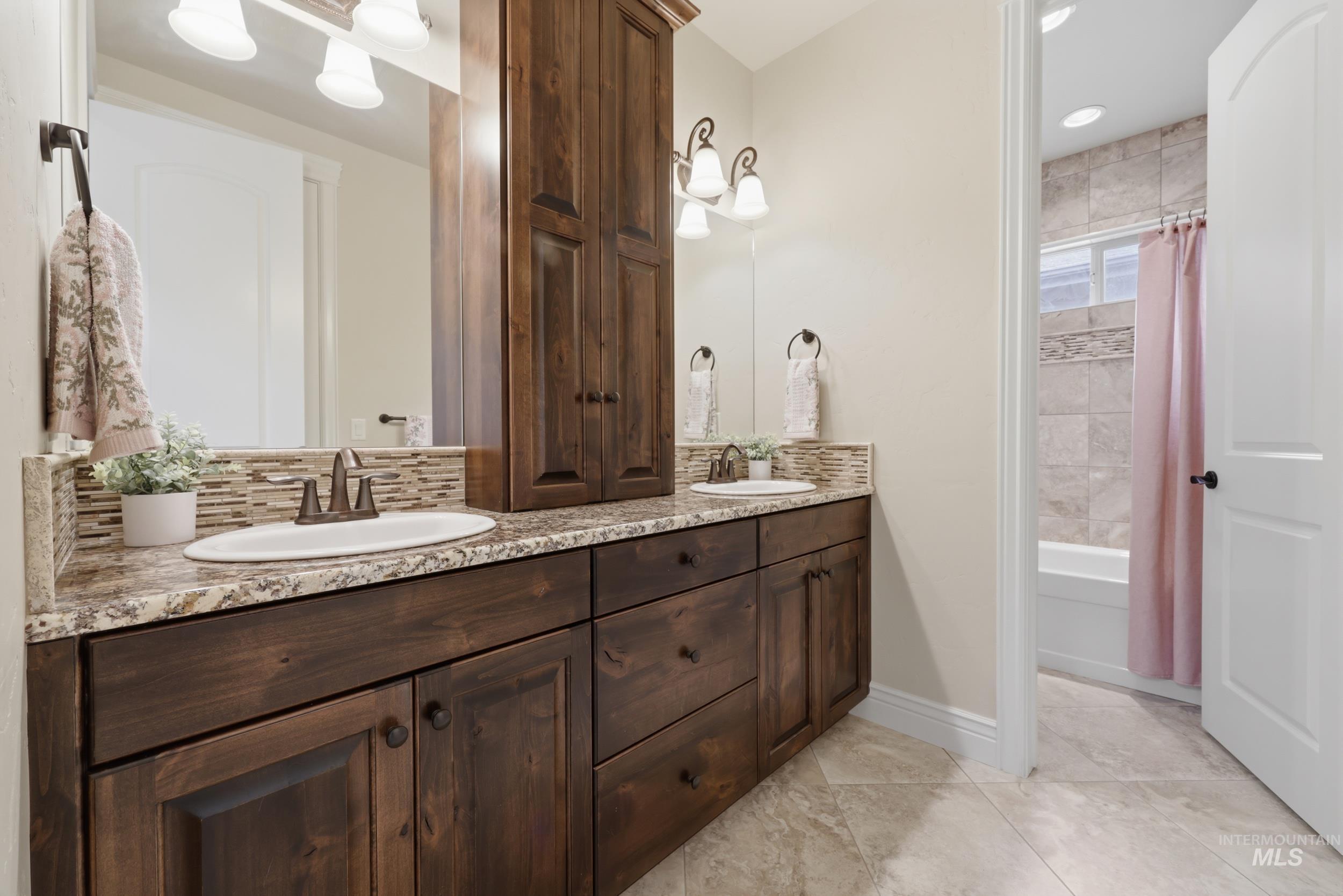 3500 W Lesina, Meridian, Idaho 83646, 3 Bedrooms, 2.5 Bathrooms, Residential For Sale, Price $645,000, 98998988