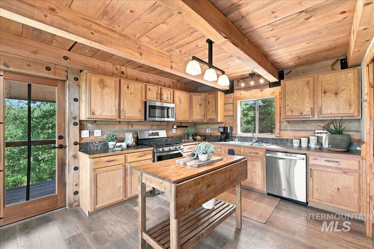 20 Homestead Dr, Boise, Idaho 83716, 3 Bedrooms, 3 Bathrooms, Residential For Sale, Price $879,000,MLS 98998991