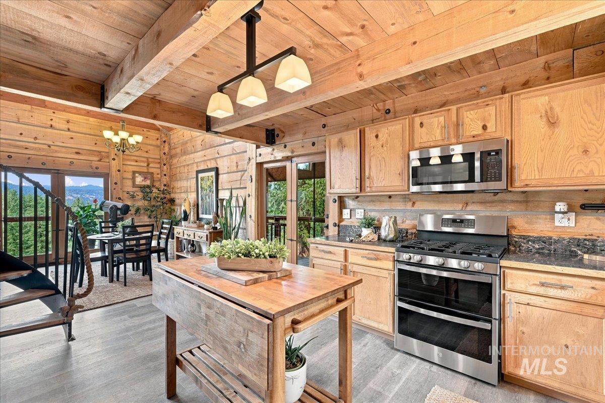 20 Homestead Dr, Boise, Idaho 83716, 3 Bedrooms, 3 Bathrooms, Residential For Sale, Price $879,000,MLS 98998991