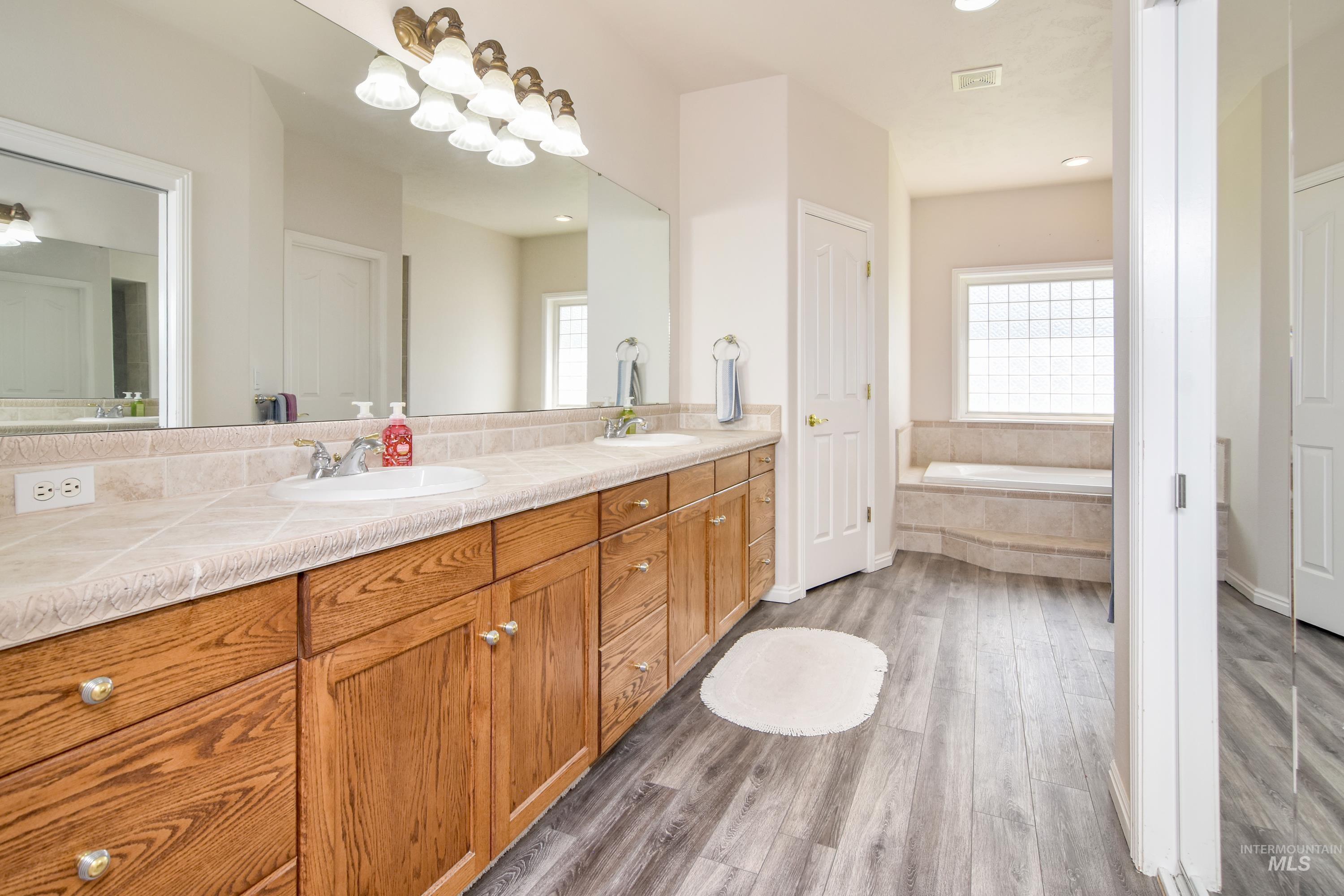2060 Shelley dr, Payette, Idaho 83661, 3 Bedrooms, 4 Bathrooms, Residential For Sale, Price $650,000, 98998994