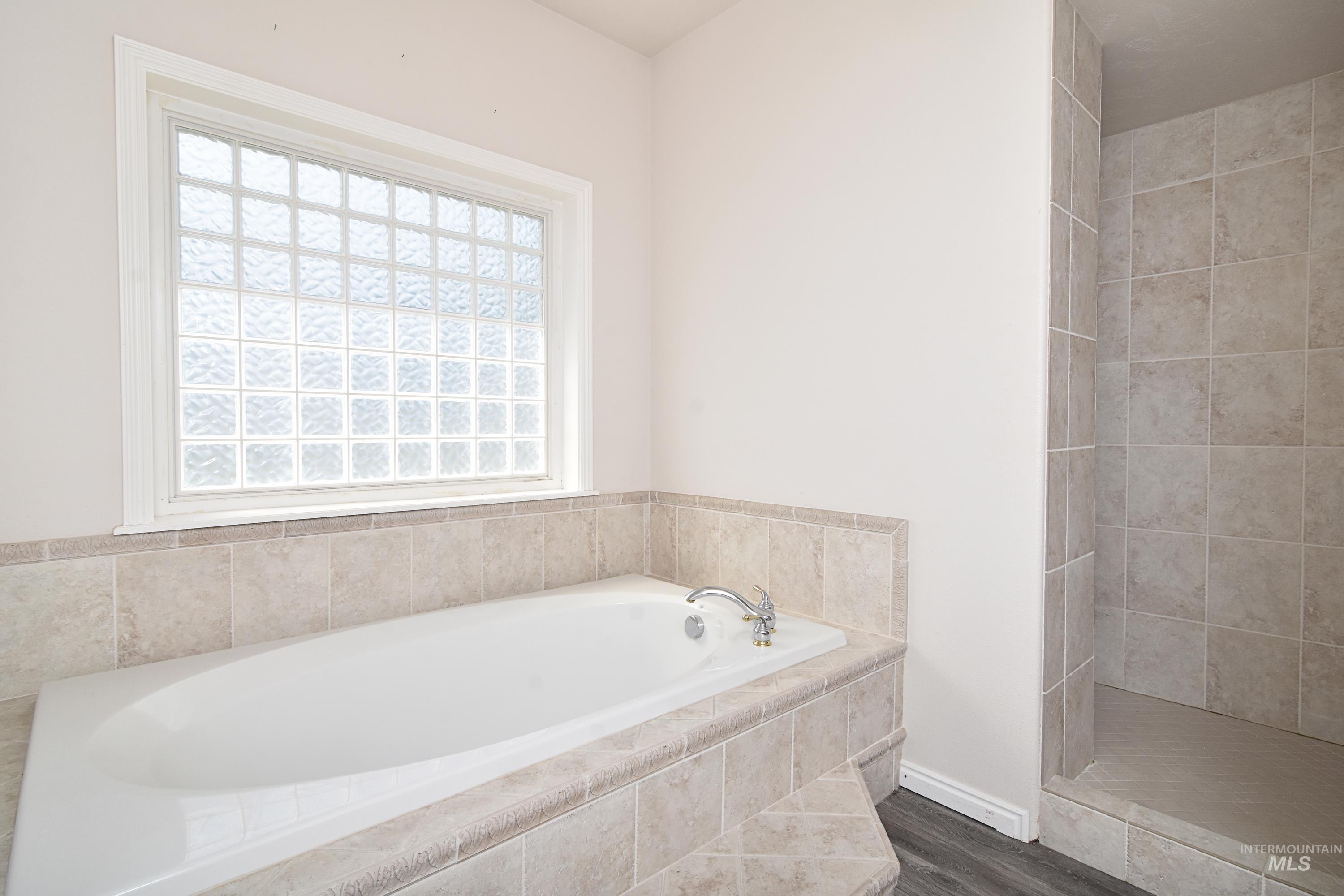 2060 Shelley dr, Payette, Idaho 83661, 3 Bedrooms, 4 Bathrooms, Residential For Sale, Price $650,000, 98998994