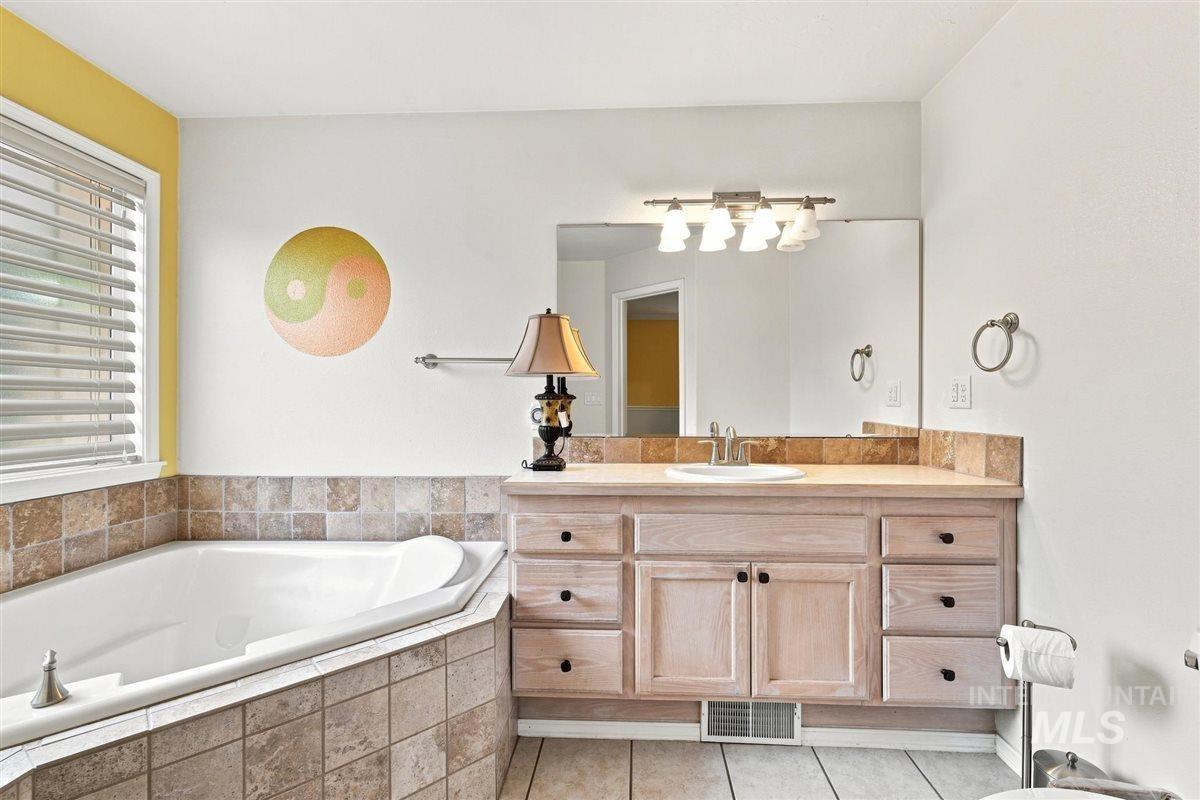 8798 W Mediterranean Ct., Boise, Idaho 83709, 3 Bedrooms, 2 Bathrooms, Residential For Sale, Price $499,000, 98998997