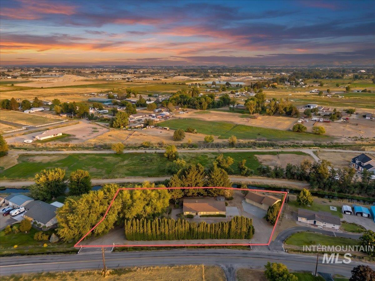 800 W South Slope Rd, Emmett, Idaho 83617, 2 Bedrooms, 2 Bathrooms, Residential For Sale, Price $535,000, 98998998