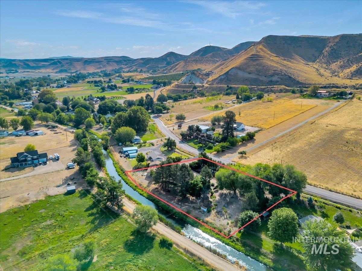 800 W South Slope Rd, Emmett, Idaho 83617, 2 Bedrooms, 2 Bathrooms, Residential For Sale, Price $535,000, 98998998