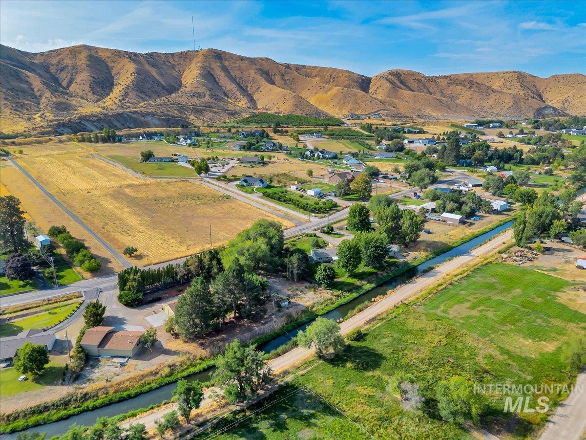 800 W South Slope Rd, Emmett, Idaho 83617, 2 Bedrooms, 2 Bathrooms, Residential For Sale, Price $535,000, 98998998