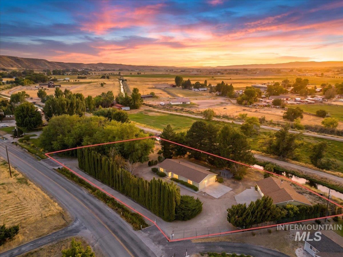 800 W South Slope Rd, Emmett, Idaho 83617, 2 Bedrooms, 2 Bathrooms, Residential For Sale, Price $535,000, 98998998