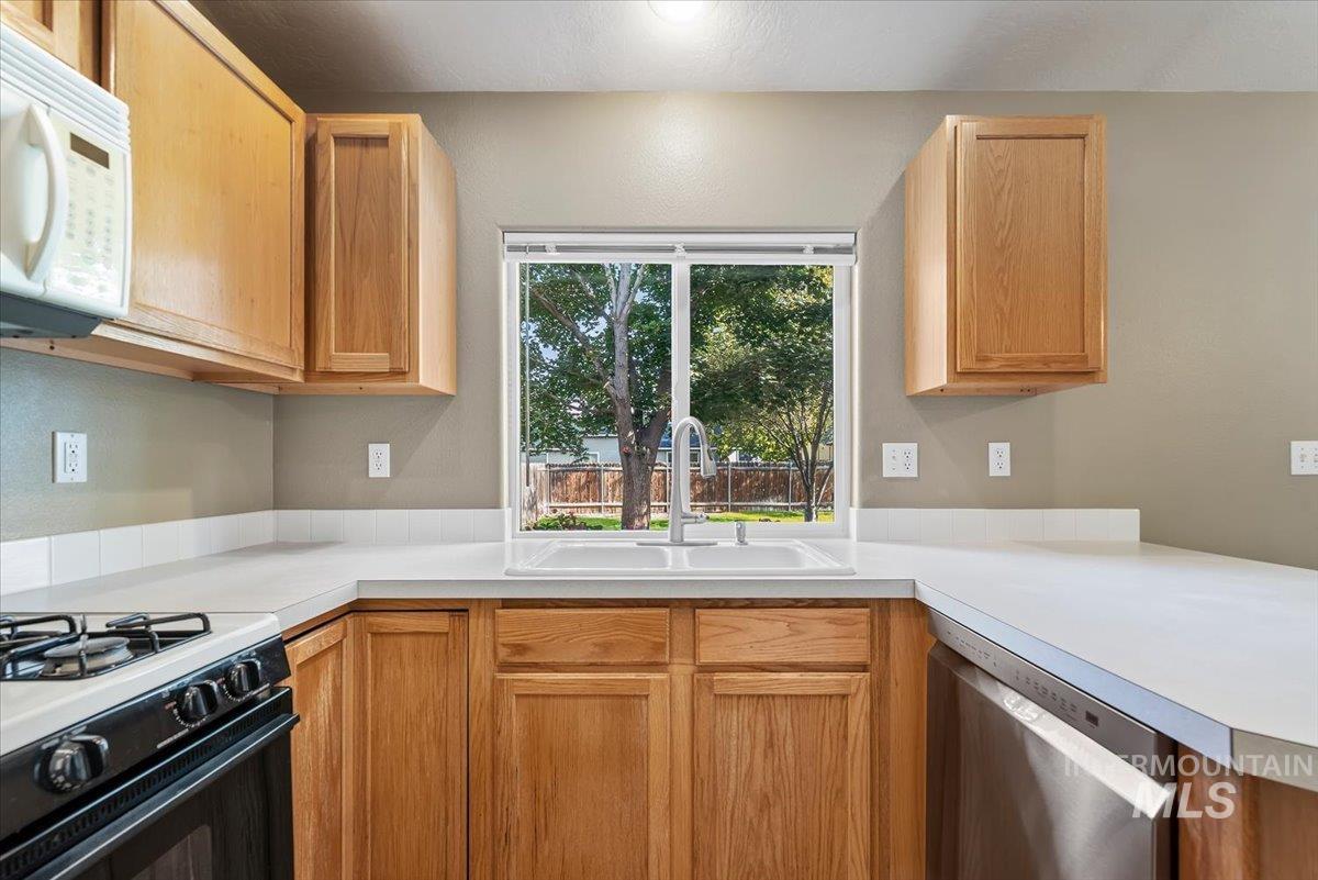 2624 S Stonehedge Dr., Nampa, Idaho 83686, 3 Bedrooms, 2.5 Bathrooms, Residential For Sale, Price $375,000, 98998999