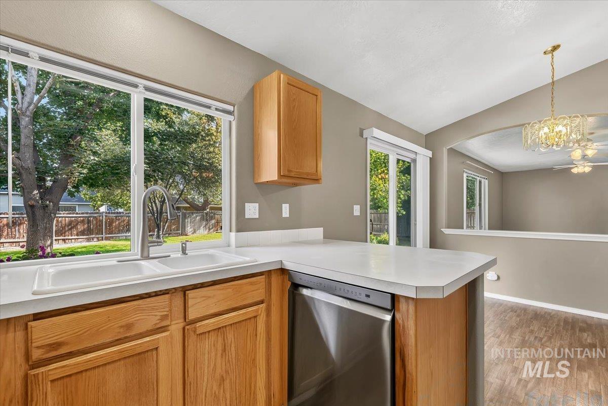 2624 S Stonehedge Dr., Nampa, Idaho 83686, 3 Bedrooms, 2.5 Bathrooms, Residential For Sale, Price $375,000, 98998999