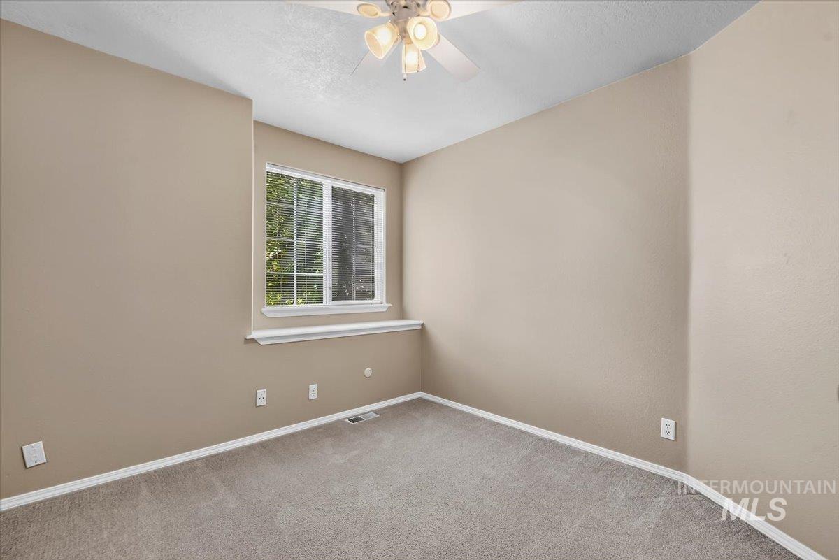 2624 S Stonehedge Dr., Nampa, Idaho 83686, 3 Bedrooms, 2.5 Bathrooms, Residential For Sale, Price $375,000, 98998999