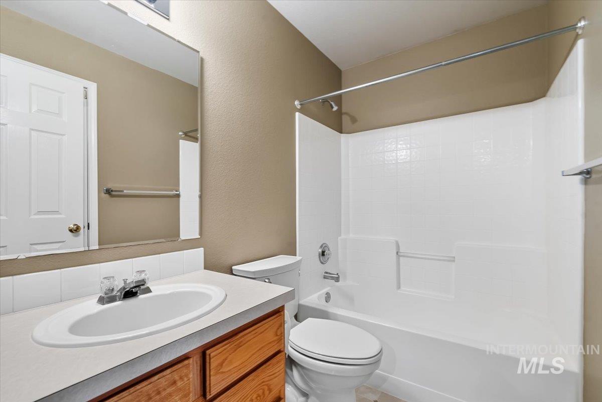 2624 S Stonehedge Dr., Nampa, Idaho 83686, 3 Bedrooms, 2.5 Bathrooms, Residential For Sale, Price $375,000, 98998999
