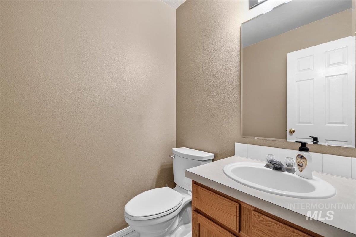 2624 S Stonehedge Dr., Nampa, Idaho 83686, 3 Bedrooms, 2.5 Bathrooms, Residential For Sale, Price $375,000, 98998999