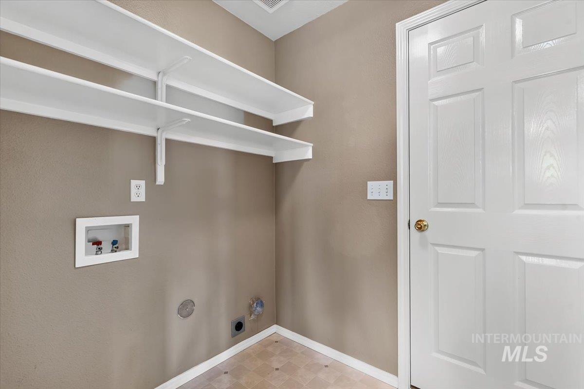 2624 S Stonehedge Dr., Nampa, Idaho 83686, 3 Bedrooms, 2.5 Bathrooms, Residential For Sale, Price $375,000, 98998999