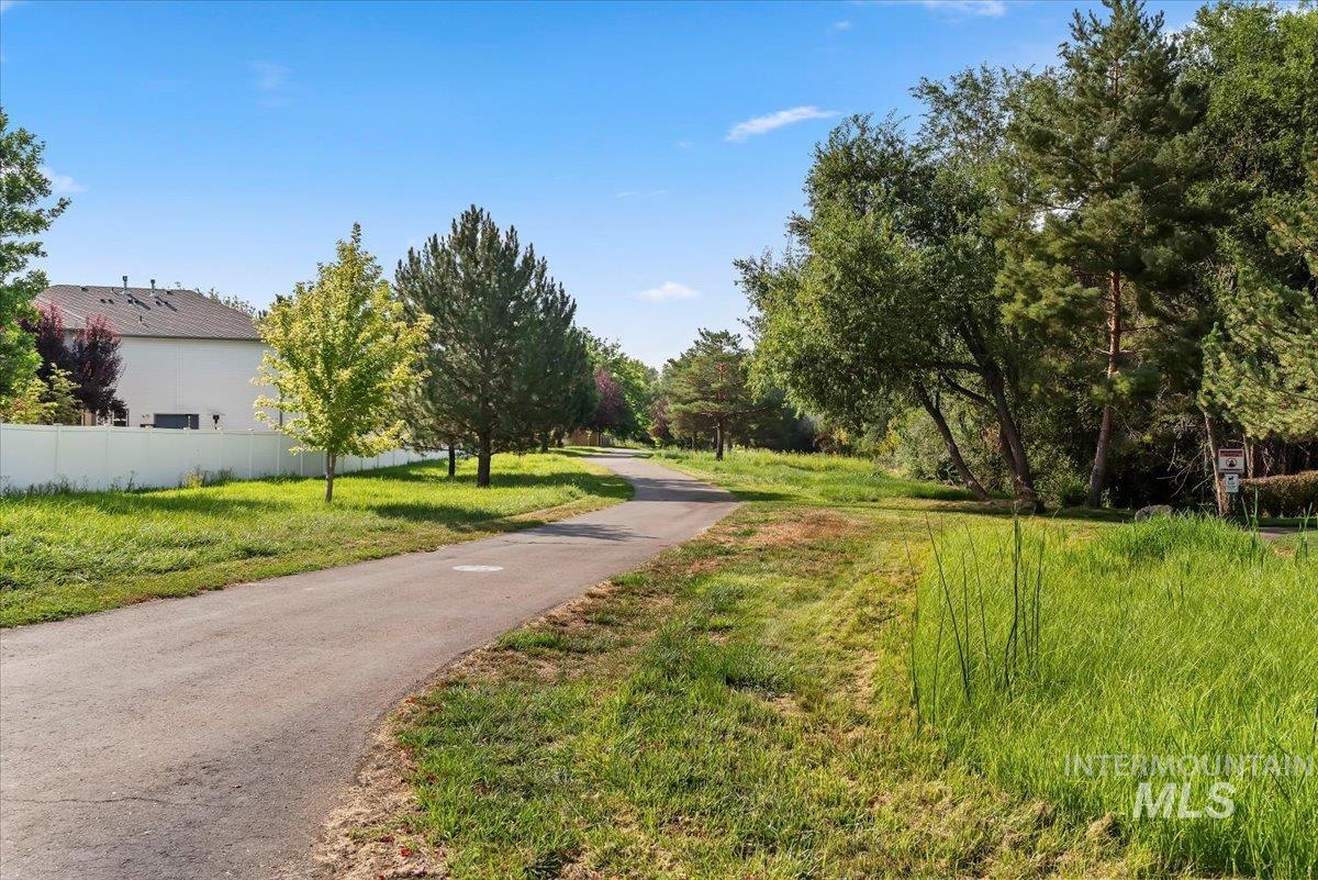 2624 S Stonehedge Dr., Nampa, Idaho 83686, 3 Bedrooms, 2.5 Bathrooms, Residential For Sale, Price $375,000, 98998999