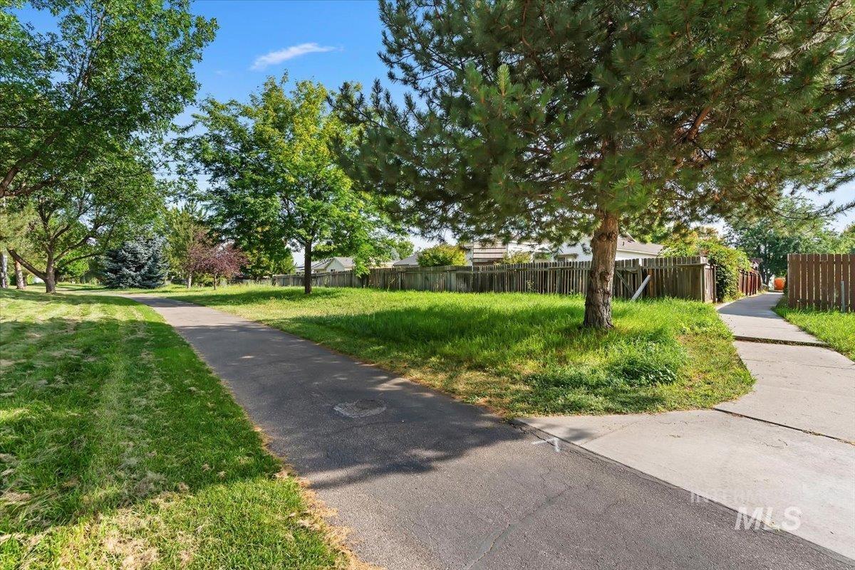 2624 S Stonehedge Dr., Nampa, Idaho 83686, 3 Bedrooms, 2.5 Bathrooms, Residential For Sale, Price $375,000, 98998999