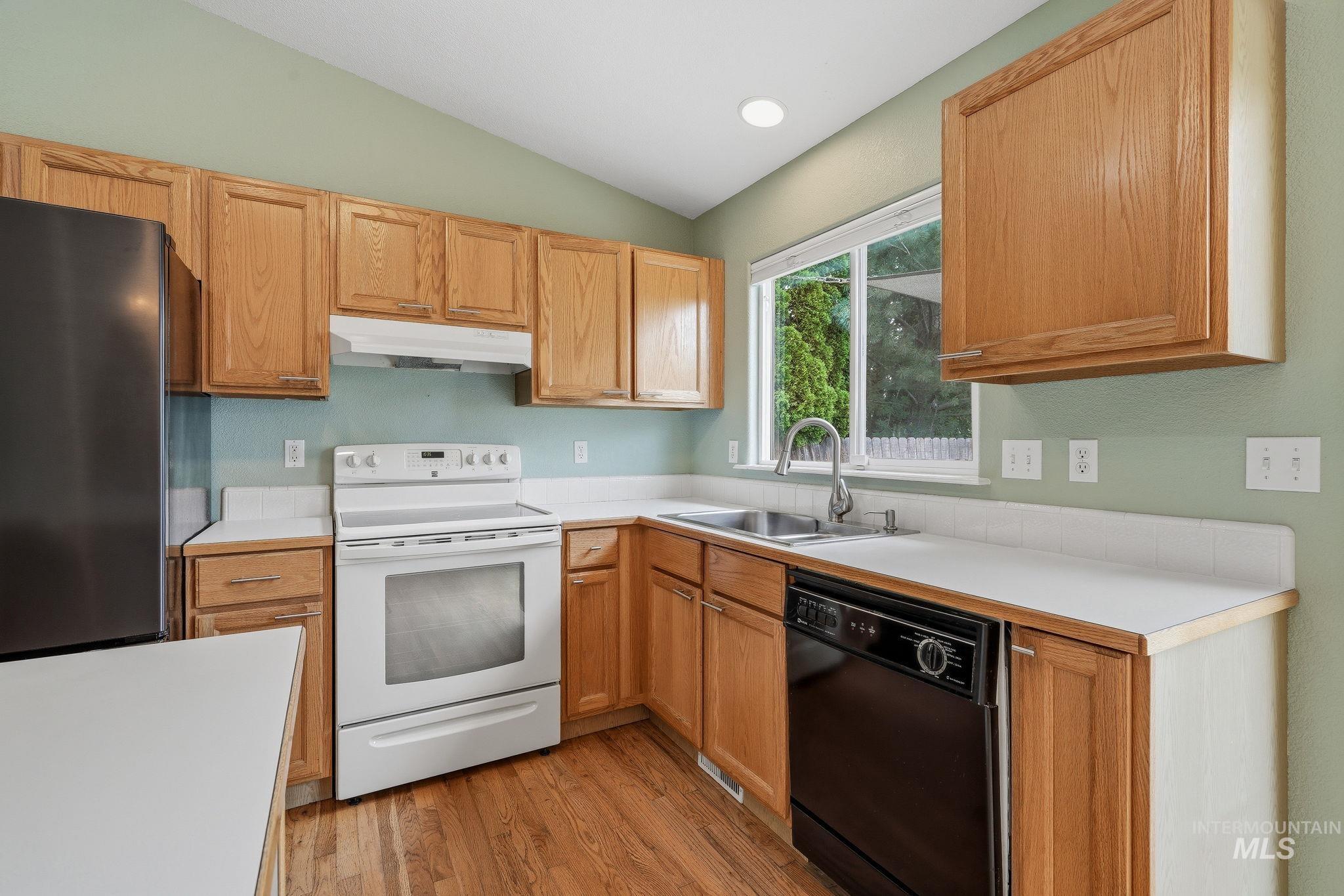 7437 W Tobi St, Boise, Idaho 83714, 3 Bedrooms, 2 Bathrooms, Residential For Sale, Price $499,900, 98999000