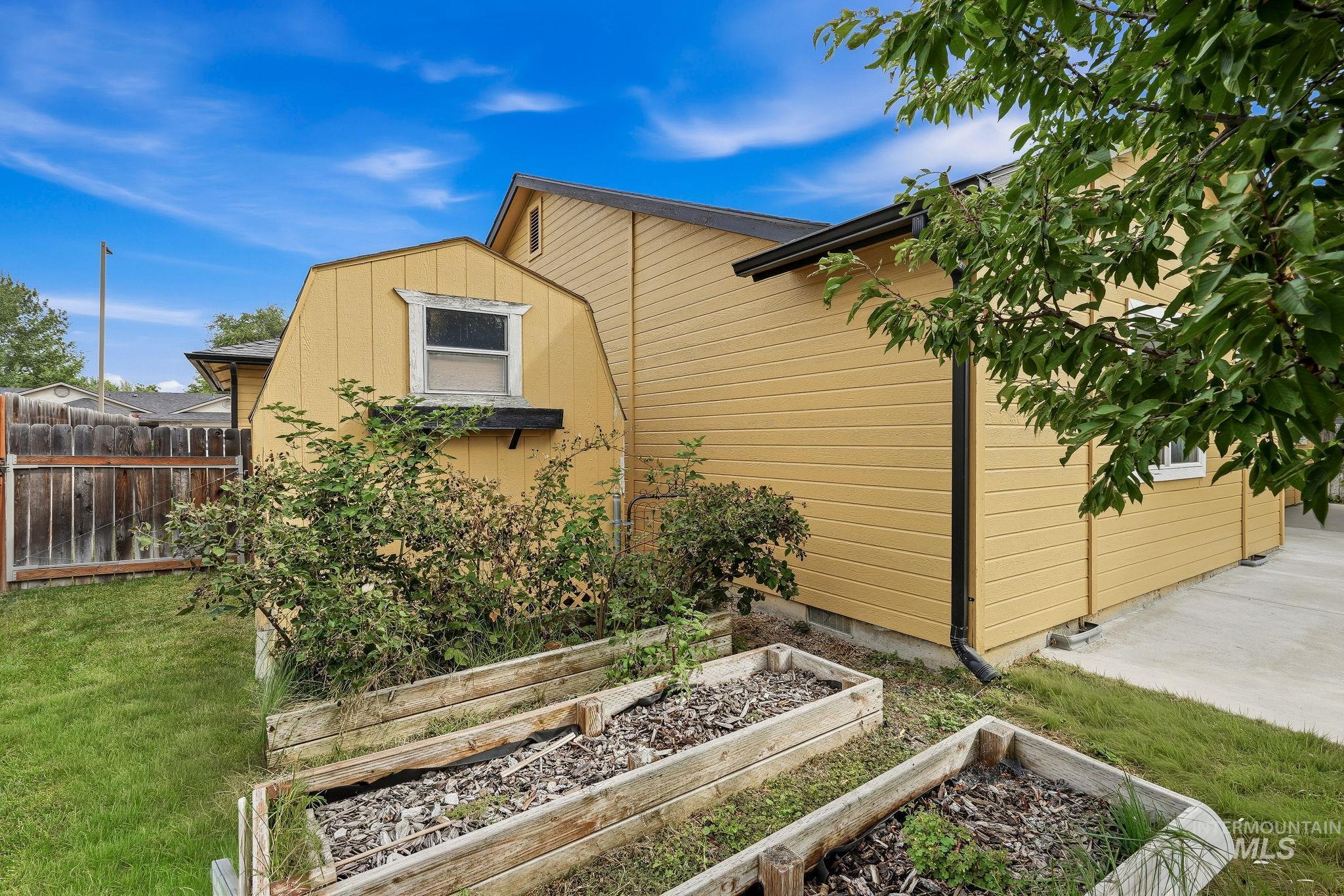 7437 W Tobi St, Boise, Idaho 83714, 3 Bedrooms, 2 Bathrooms, Residential For Sale, Price $499,900, 98999000