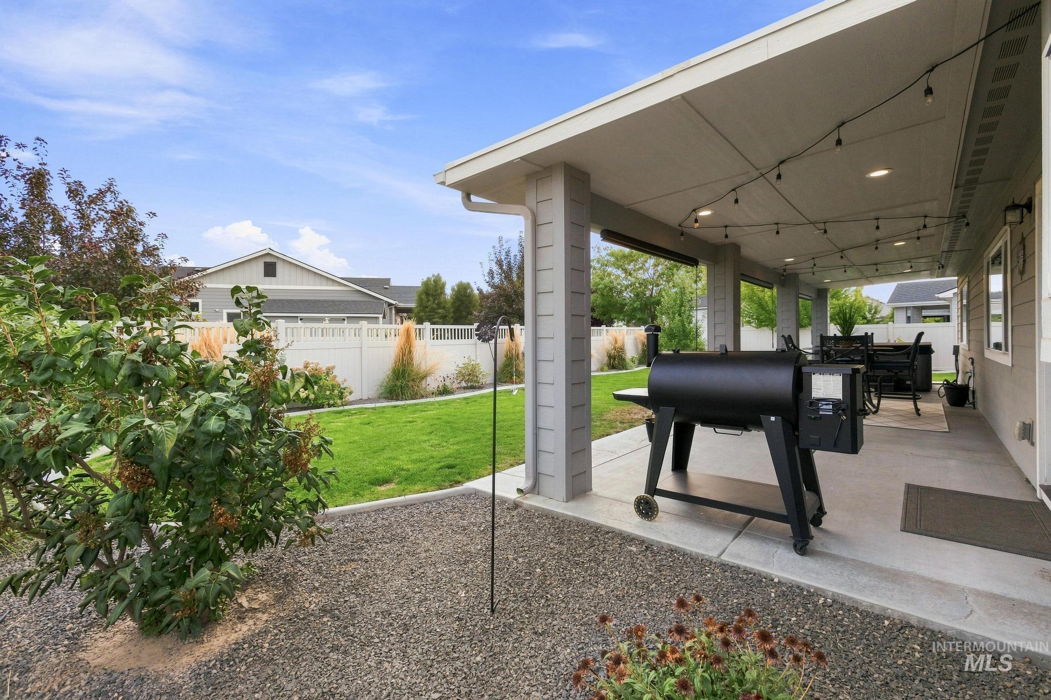 6237 E Canyon Crossing Dr, Nampa, Idaho 83687, 3 Bedrooms, 2 Bathrooms, Residential For Sale, Price $525,000, 98999002