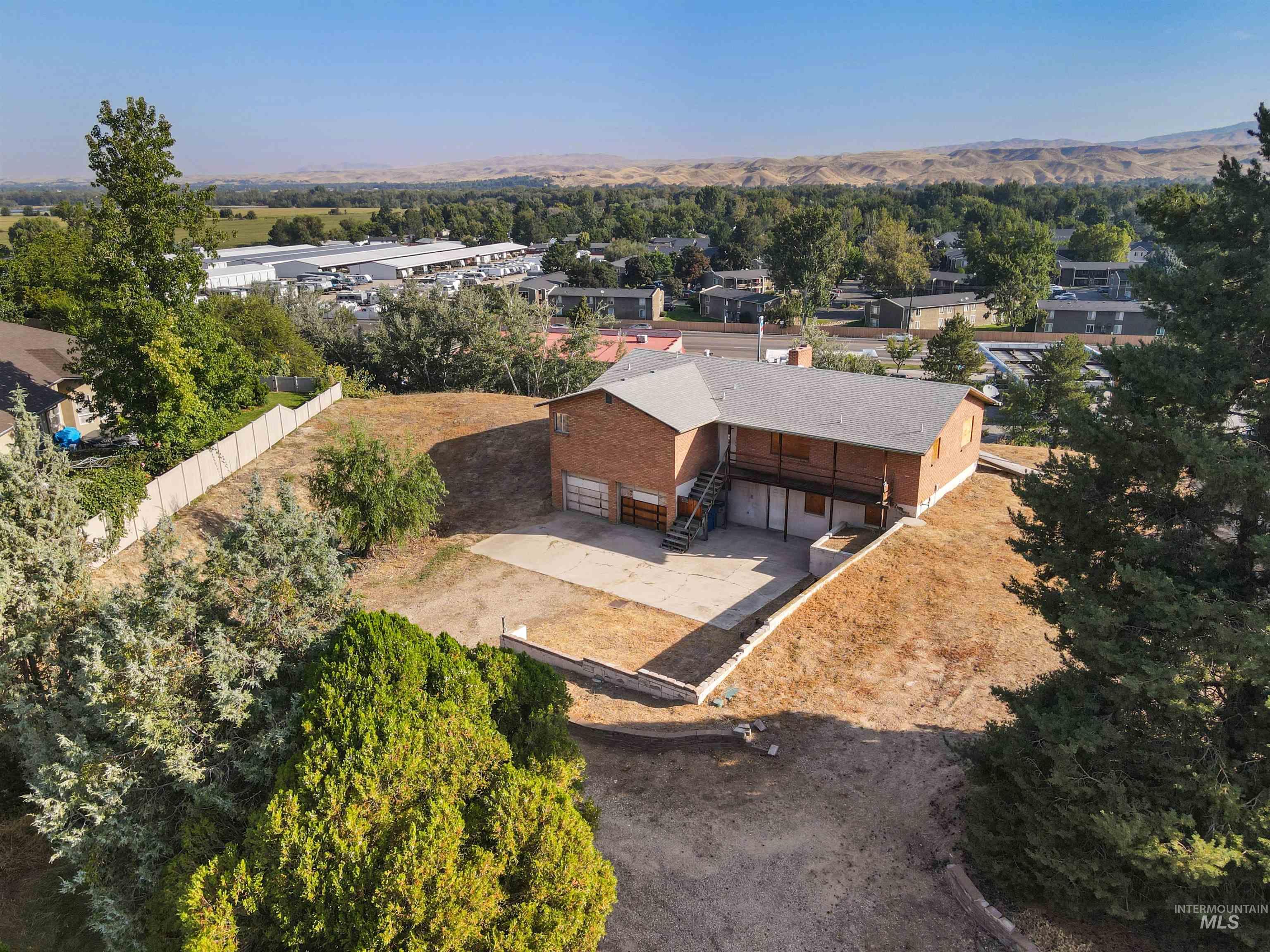 9520 W Knottingham, Boise, Idaho 83704, 4 Bedrooms, 2 Bathrooms, Residential For Sale, Price $475,000, 98999006