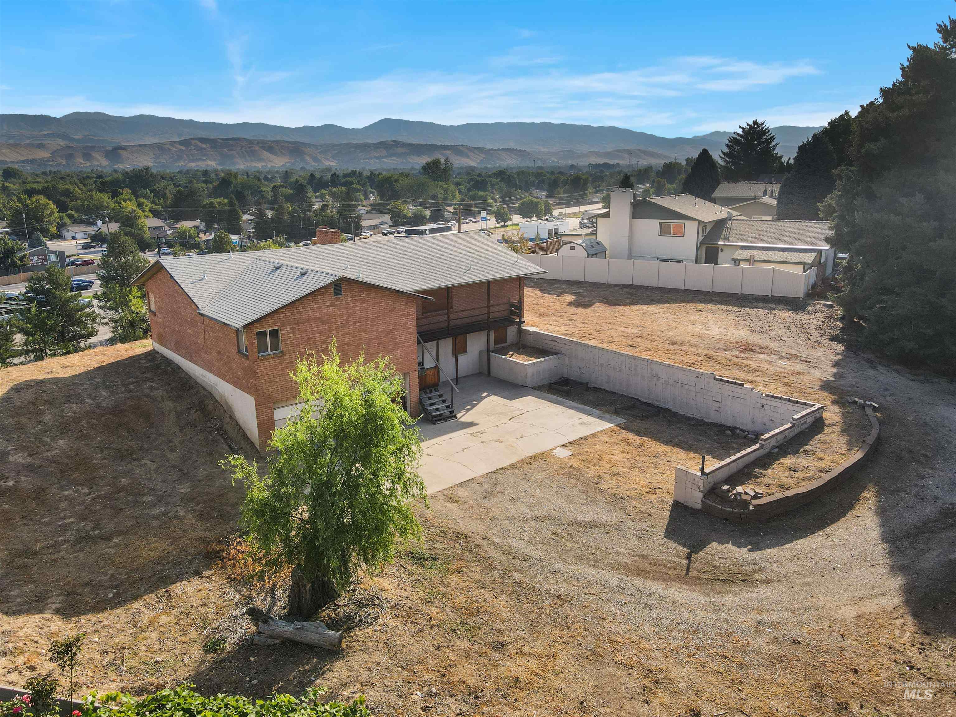 9520 W Knottingham, Boise, Idaho 83704, 4 Bedrooms, 2 Bathrooms, Residential For Sale, Price $475,000, 98999006
