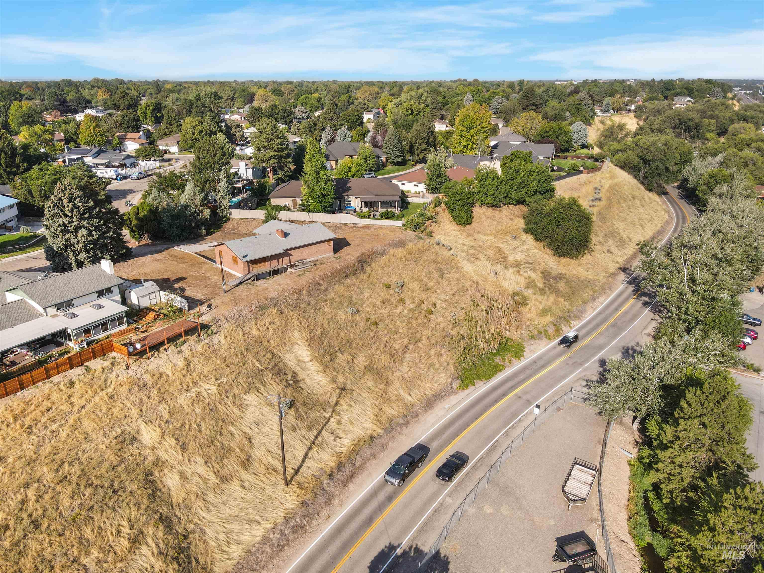9520 W Knottingham, Boise, Idaho 83704, 4 Bedrooms, 2 Bathrooms, Residential For Sale, Price $475,000, 98999006