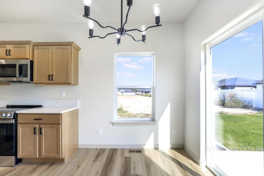 419 Rock Dove Loop, Twin Falls, Idaho 83301, 3 Bedrooms, 2 Bathrooms, Residential For Sale, Price $375,000, 98999007