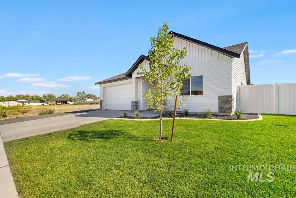 419 Rock Dove Loop, Twin Falls, Idaho 83301, 3 Bedrooms, 2 Bathrooms, Residential For Sale, Price $375,000, 98999007