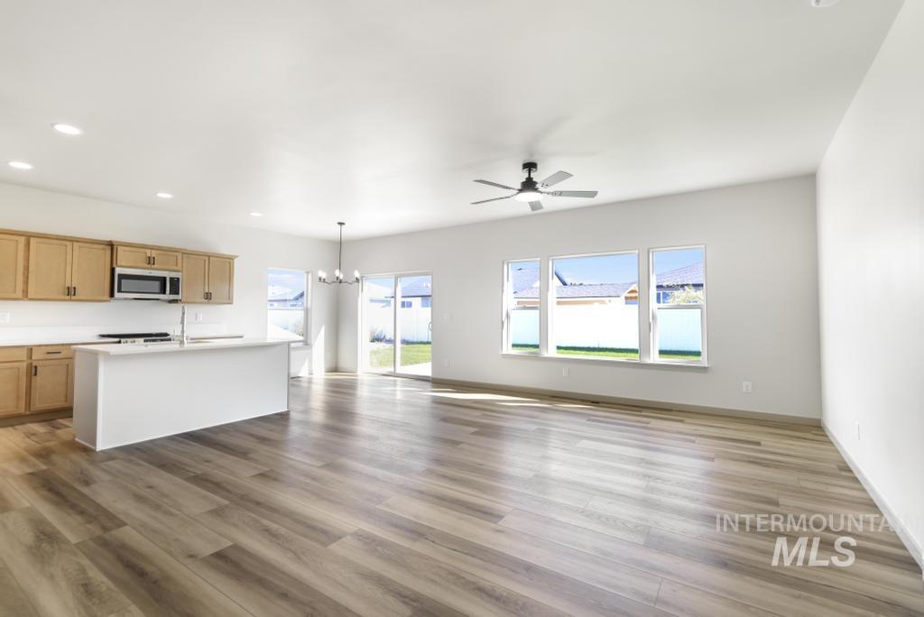 419 Rock Dove Loop, Twin Falls, Idaho 83301, 3 Bedrooms, 2 Bathrooms, Residential For Sale, Price $375,000, 98999007