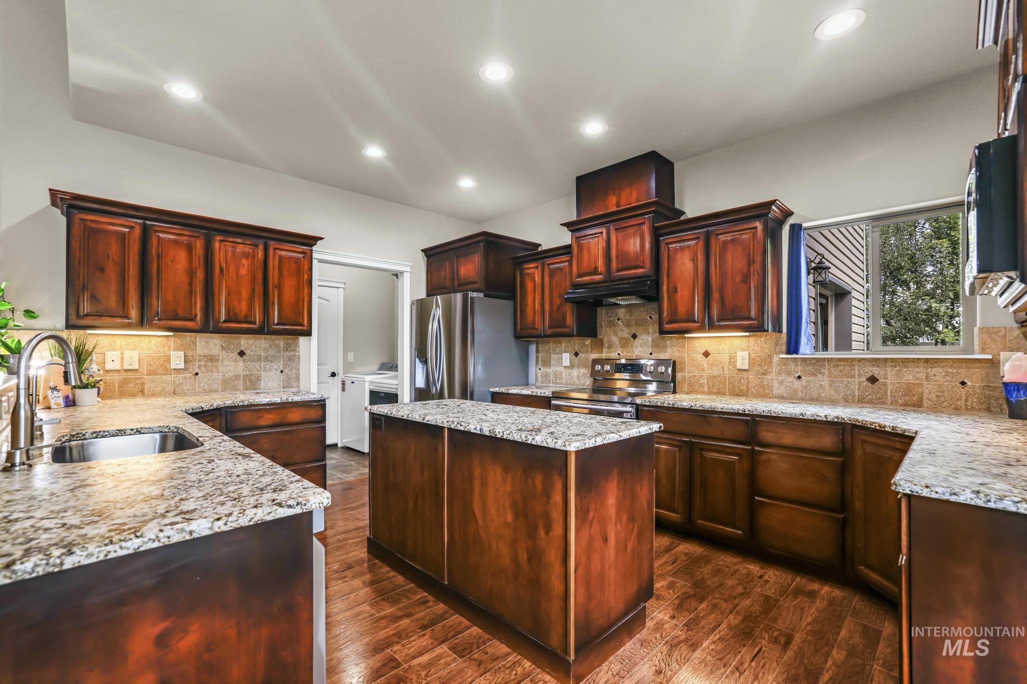 921 Ballard Ln, Kimberly, Idaho 83341, 3 Bedrooms, 3.5 Bathrooms, Residential For Sale, Price $515,000, 98999010