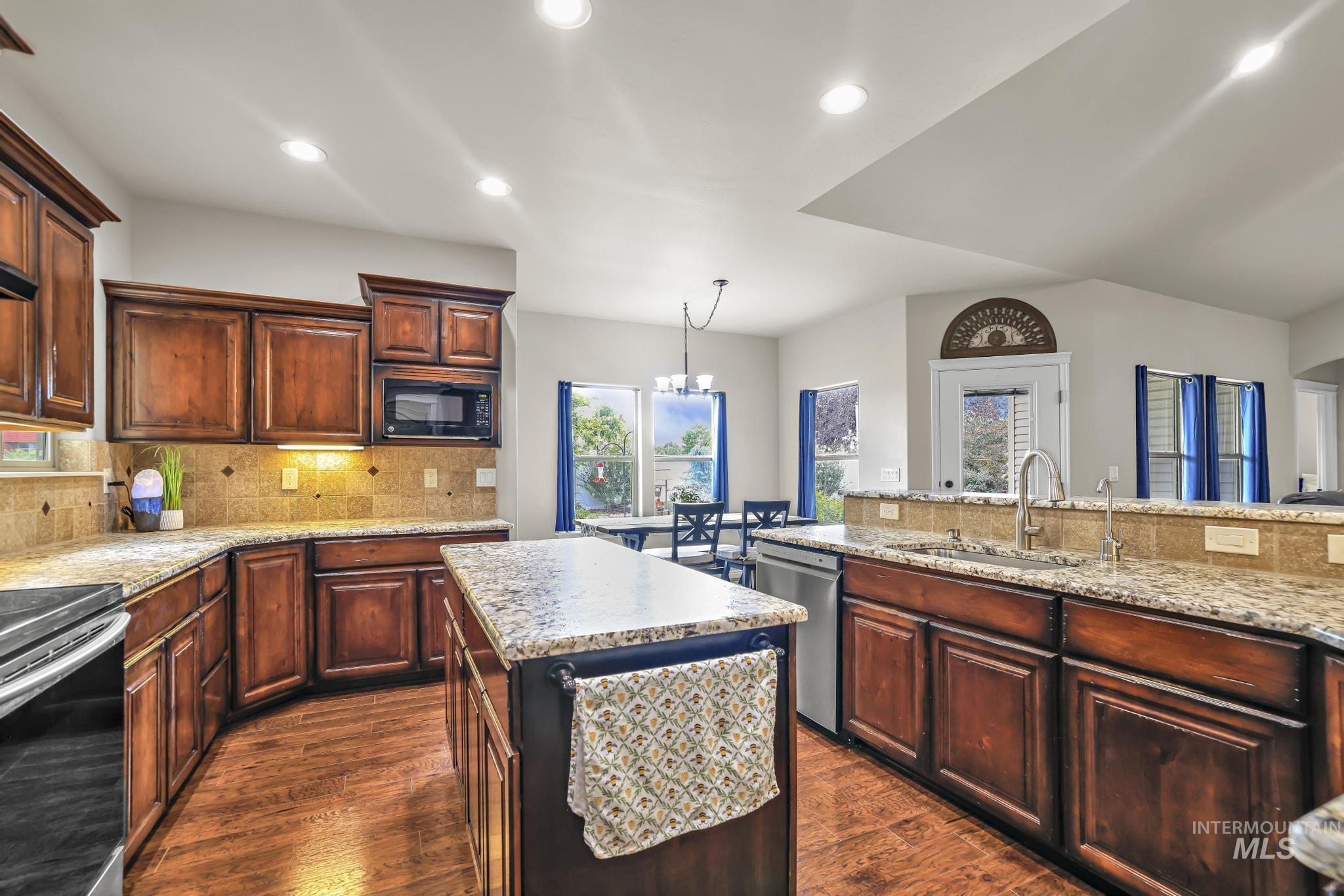 921 Ballard Ln, Kimberly, Idaho 83341, 3 Bedrooms, 3.5 Bathrooms, Residential For Sale, Price $515,000, 98999010