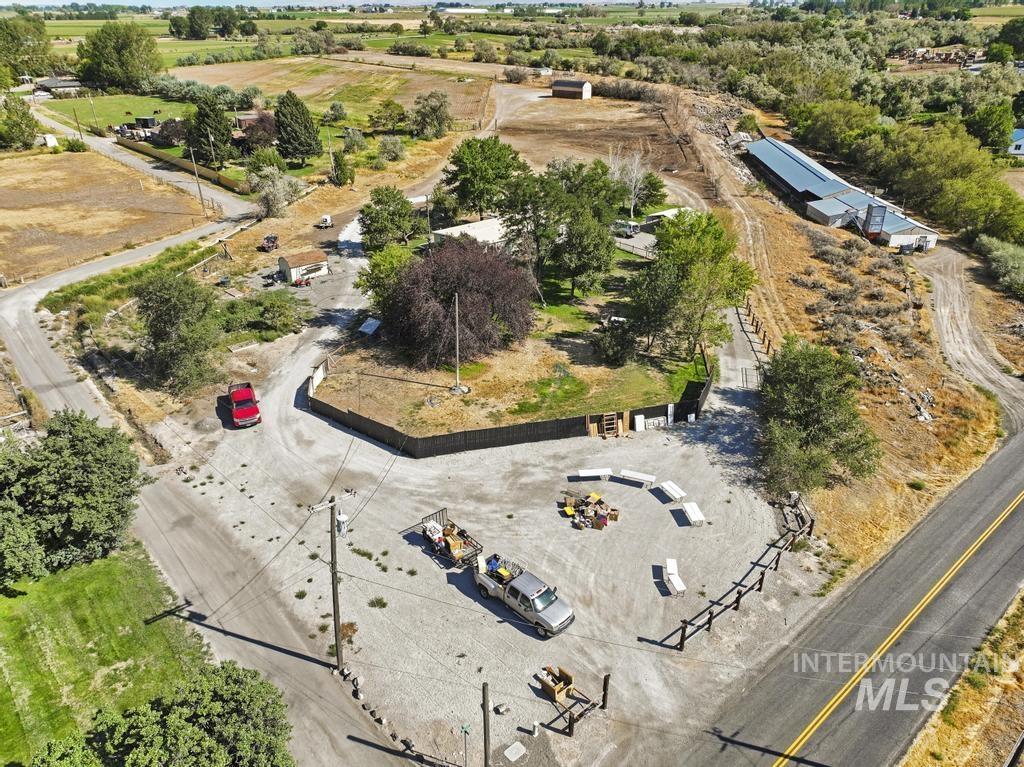 3762 N 2200 E, Filer, Idaho 83328, 3 Bedrooms, 2 Bathrooms, Residential For Sale, Price $400,000,MLS 98999013