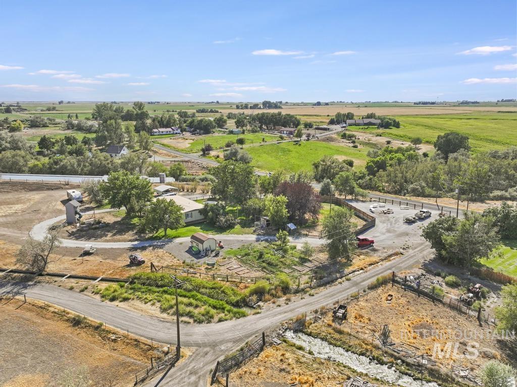 3762 N 2200 E, Filer, Idaho 83328, 3 Bedrooms, 2 Bathrooms, Residential For Sale, Price $400,000,MLS 98999013