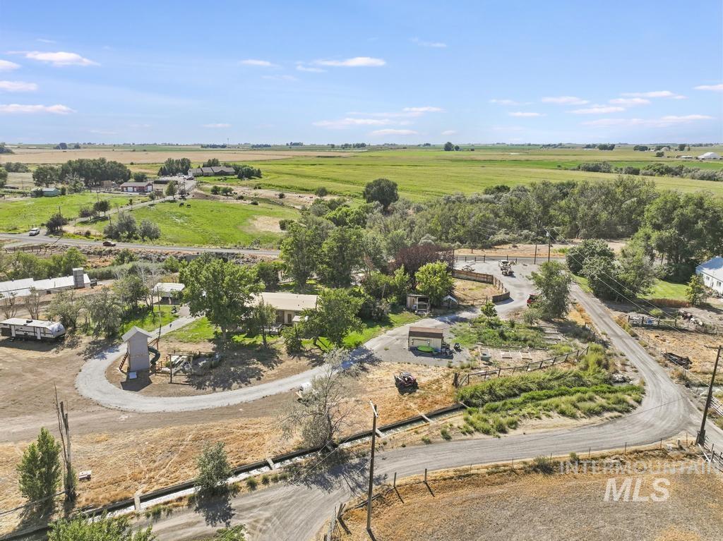 3762 N 2200 E, Filer, Idaho 83328, 3 Bedrooms, 2 Bathrooms, Residential For Sale, Price $400,000,MLS 98999013