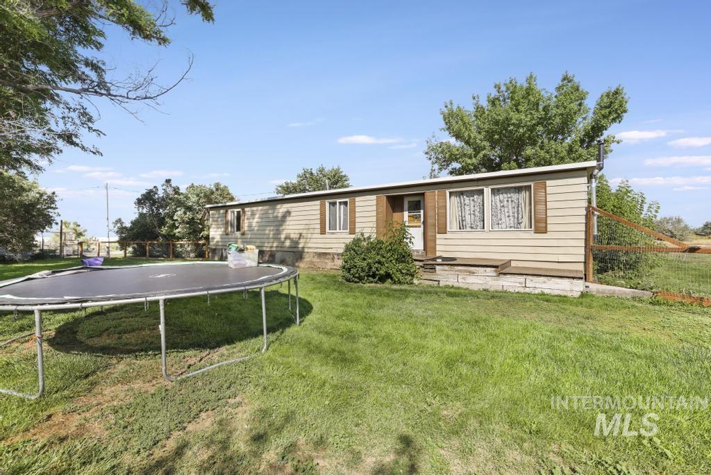 3762 N 2200 E, Filer, Idaho 83328, 3 Bedrooms, 2 Bathrooms, Residential For Sale, Price $400,000,MLS 98999013